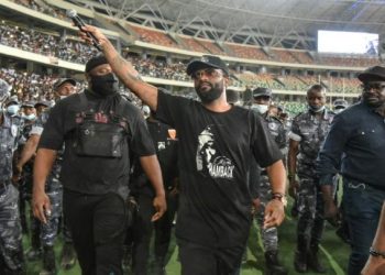 11 personnes dont deux policiers ont trouvé la mort dans une bousculade lors du concert de l’artiste chanteur congolais Fally Ipupa 45 ans