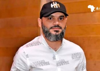 Hassan Hayek, surnommé le vagabond de la charité à travers une publication sur les réseaux sociaux, explique qu’il n’arrive plus à voyager depuis plusieurs jours en raison de son passeport périmé