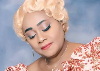 Alla Yolande Aménan dit Savan Alla a sorti un single intitulé "Je cherche quelqu'un qui va m'aimer’’