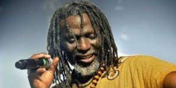 Tiken Jah Fakoly, de son vrai nom Doumbia Moussa Fakoly, l'auteur-compositeur-interprète et chanteur reggae ivoirien tiendra une conférence de presse le dimanche 14 novembre 2022