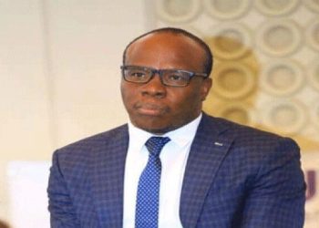 Salif Traoré alias A’Salfo le leader du groupe Zouglou Magic System, tourne en dérision une prière de Safarel Obiang l’artiste chanteur coupé décalé de le voir nommer ministre