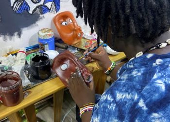 Oluwajuwonlo Adeyemi, âgée de 20 ans, est une jeune artiste peintre nigériane