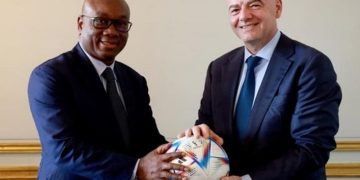 Idriss Diallo rencontre Gianni Infantino