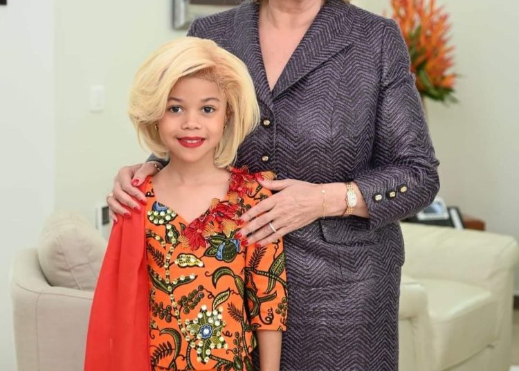 Dominique Ouattara et la petite Première dame