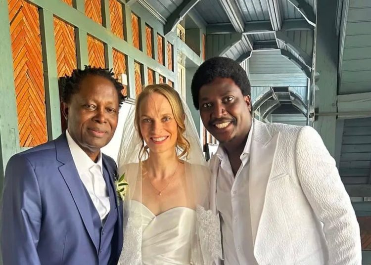 Lokua Kanza se marie en catimini à une Française