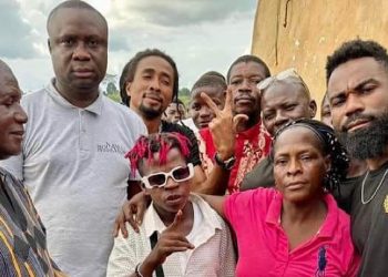 La structure Nama Bouaké Production et le manager Wathy, se sont rendus ce vendredi 15 septembre 2023 au village de DJ Congélateur