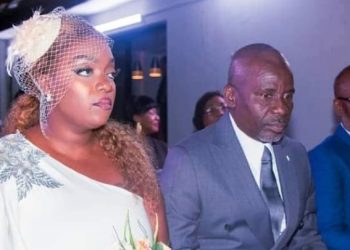 Kitty Essi avec John Jay