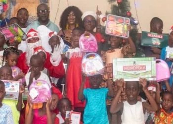 L’ONG Hysope International offre un arbre de Noël aux enfants