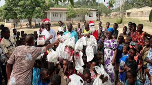 André Silver Konan offre un arbre de Noël à 2500 enfants