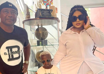 Abedi Pelé reçoit Grand P et Eudoxie Yao