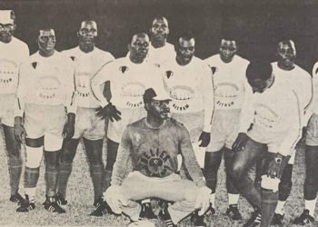 L’équipe de football du gouvernement à la réouverture du stade Félix Houphouët-Boigny