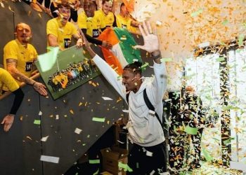 Sébastien Haller accueilli par ses coéquipiers