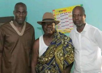 l'entraîneur adjoint Guy Roland Demel, a été accueilli en héros