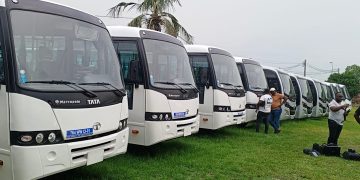La FIF remet 13 nouveaux bus