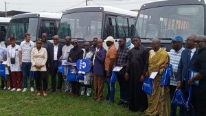 La FIF remet 13 nouveaux bus