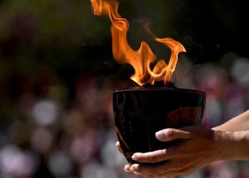 La flamme des Jeux Olympiques de Paris 2024