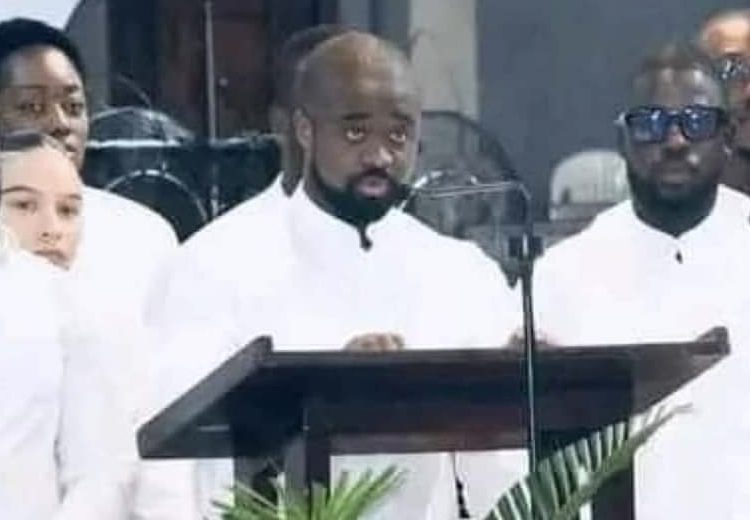 Cédric Kouadio a rendu un témoignage à la Cathédrale Saint-Paul du Plateau, le 22 mai 2024 à l’attention de son grand-père, feu Henri Konan Bédié