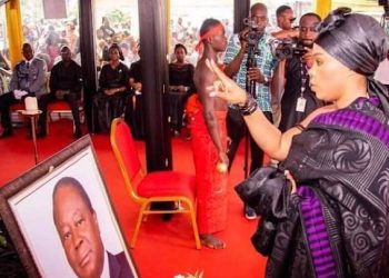 Lousika aux obsèques de Bedié