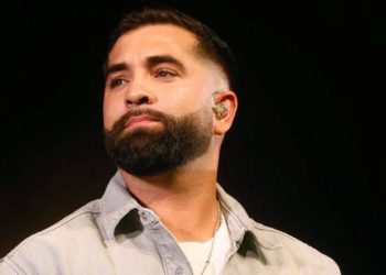 Le célèbre chanteur et guitariste français Kendji Girac