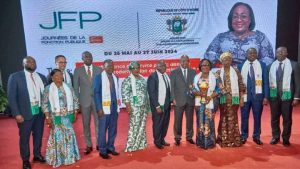 Les fonctionnaires de l’État de Côte d’Ivoire réceptionnent le trophée de la Coupe d’Afrique des Nations 2023