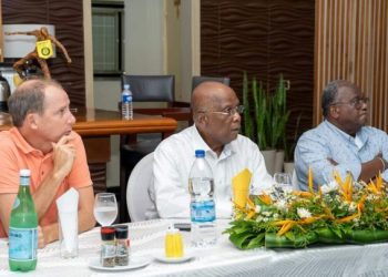 Me Roger Ouégnin, PCA de l’Asec Mimosas reçoit l’équipe professionnelle des Jeunes et Noirs