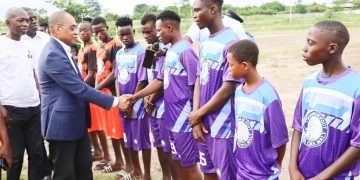 Adama Coulibaly, ministre des Finances et du Budget a officiellement lancé la deuxième édition du Tournoi de football Adama Coulibaly