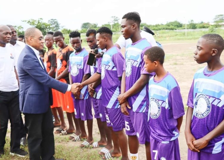 Adama Coulibaly, ministre des Finances et du Budget a officiellement lancé la deuxième édition du Tournoi de football Adama Coulibaly