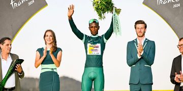 L’Érythréen Biniam Girmay a marqué l’histoire du cyclisme en devenant le premier Africain à remporter le prestigieux maillot vert du Tour de France