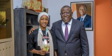 Le ministre gouverneur du District Autonome d’Abidjan Ibrahim Cissé Bacongo reçoit Mississira Ouattara, championne d’Afrique de judo