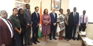 La ministre de la Culture et de la Francophonie, Françoise Remarck, et le nouvel ambassadeur suisse en Côte d’Ivoire, Dominique Favre, ont signé un accord de coopération majeur concernant l’importation