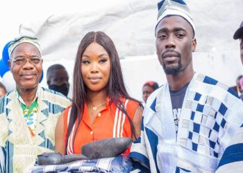 Roseline Layo a reçu un accueil chaleureux à Man