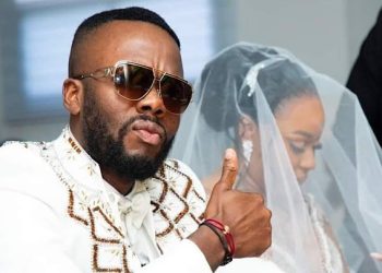 DJ Kerozen, de son vrai nom Yobo Constant Joël et Bintou ont célébré leur mariage civil ce samedi 28 septembre 2024 à Abidjan à l’hôtel communal de Cocody