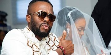 DJ Kerozen, de son vrai nom Yobo Constant Joël et Bintou ont célébré leur mariage civil ce samedi 28 septembre 2024 à Abidjan à l’hôtel communal de Cocody