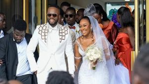 Le mariage civil du chanteur ivoirien DJ Kerozen et Bintou a eu lieu ce samedi 28 septembre 2024 à l'hotel communal de Cocody à Abidjan en présence de plusieurs ex-stars du football