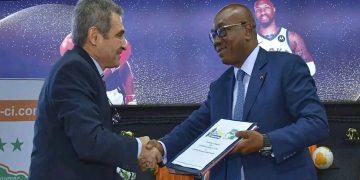 La Fédération ivoirienne de Football (FIF) et les Supermarchés Chic Shop ont officialisé, ce lundi 16 septembre 2024, la reconduction de leur partenariat