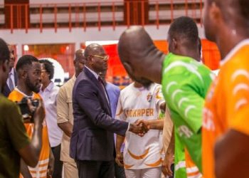 le Ministre délégué en charge des Sports et du Cadre de Vie, Adje Silas Metch, a rendu visite à l’équipe nationale de maracana