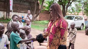 La célèbre chanteuse ivoirienne Roseline Layo a fait preuve d’une grande générosité le vendredi 20 septembre 2024 en offrant des dons aux enfants