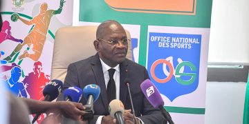 Ce lundi 23 septembre 2024, le ministre délégué auprès du Premier ministre chargé des Sports et du Cadre de Vie, Adjé Silas Metch, a tenu une conférence de presse à Abidjan pour aborder la gestion des infrastructures sportives du pays