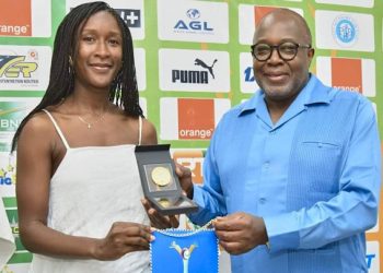 Natacha Konan, arbitre FIFA, a été accueillie le lundi 23 septembre 2024 par les dirigeants de la Fédération Ivoirienne de Football (FIF)