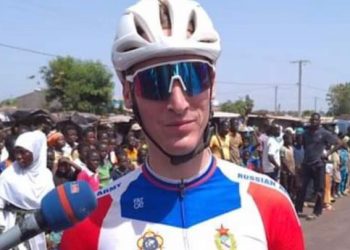 Le coureur russe Anton Popov a franchi en vainqueur la ligne d’arrivée de la septième étape du Tour du Faso 2024