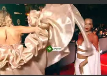 Le geste de Sandy Héribert en direction de Gabrielle Lemaire