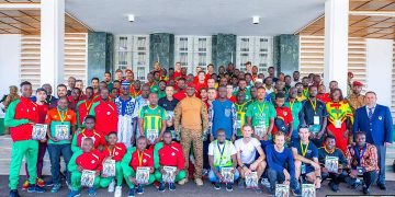 Le Président du Faso, Capitaine Ibrahim Traoré, a reçu le lundi 4 novembre 2024 à Ouagadougou, les participants de la 35e édition du Tour cycliste international du Faso