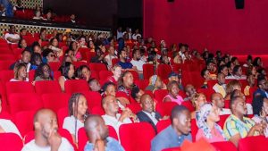 La salle du cinéma Majestic du Sofitel Hôtel Ivoire a vibré d’émotion le jeudi 28 novembre 2024 lors de l’avant-première très attendue du film ivoirien « Gazoua doit mourir »