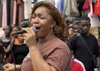 Josey enflamme le marché Sicogi à Yopougon