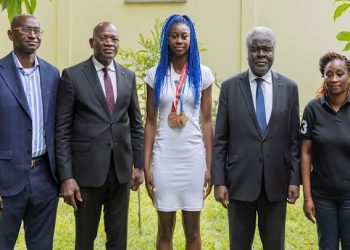 Kimi Laurène reçue par Beugré Mambe