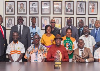 Le Ministre délégué en charge des Sports et du Cadre de Vie, Adjé Silas Metch, a reçu ce lundi 30 décembre 2024, à son cabinet situé à la Tour A au Plateau, une délégation du Comité National Paralympique de Côte d’Ivoire (CNP-CI)