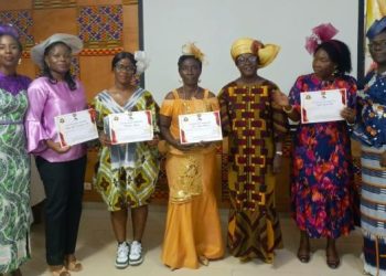 La cérémonie de remise officielle des attestations de la 12e promotion du Cabinet Roschesli Création