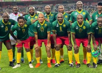 Le stade de Douala a vibré ce samedi 8 décembre 2024 au rythme du « Match des légendes », une rencontre spectaculaire opposant les anciennes gloires du Cameroun et du Brésil