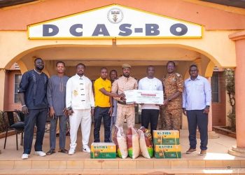 Le samedi 8 février 2025, l’artiste musicien burkinabè Privat 4.5 a organisé une cérémonie spéciale en l’honneur des épouses et des enfants des Forces de Défense et de Sécurité (FDS)