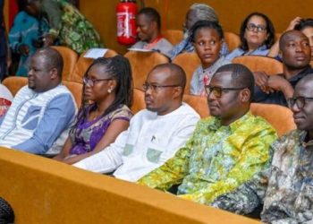 Le Premier ministre Rimtalba Jean Emmanuel Ouédraogo assiste à la projection de « Katanga »